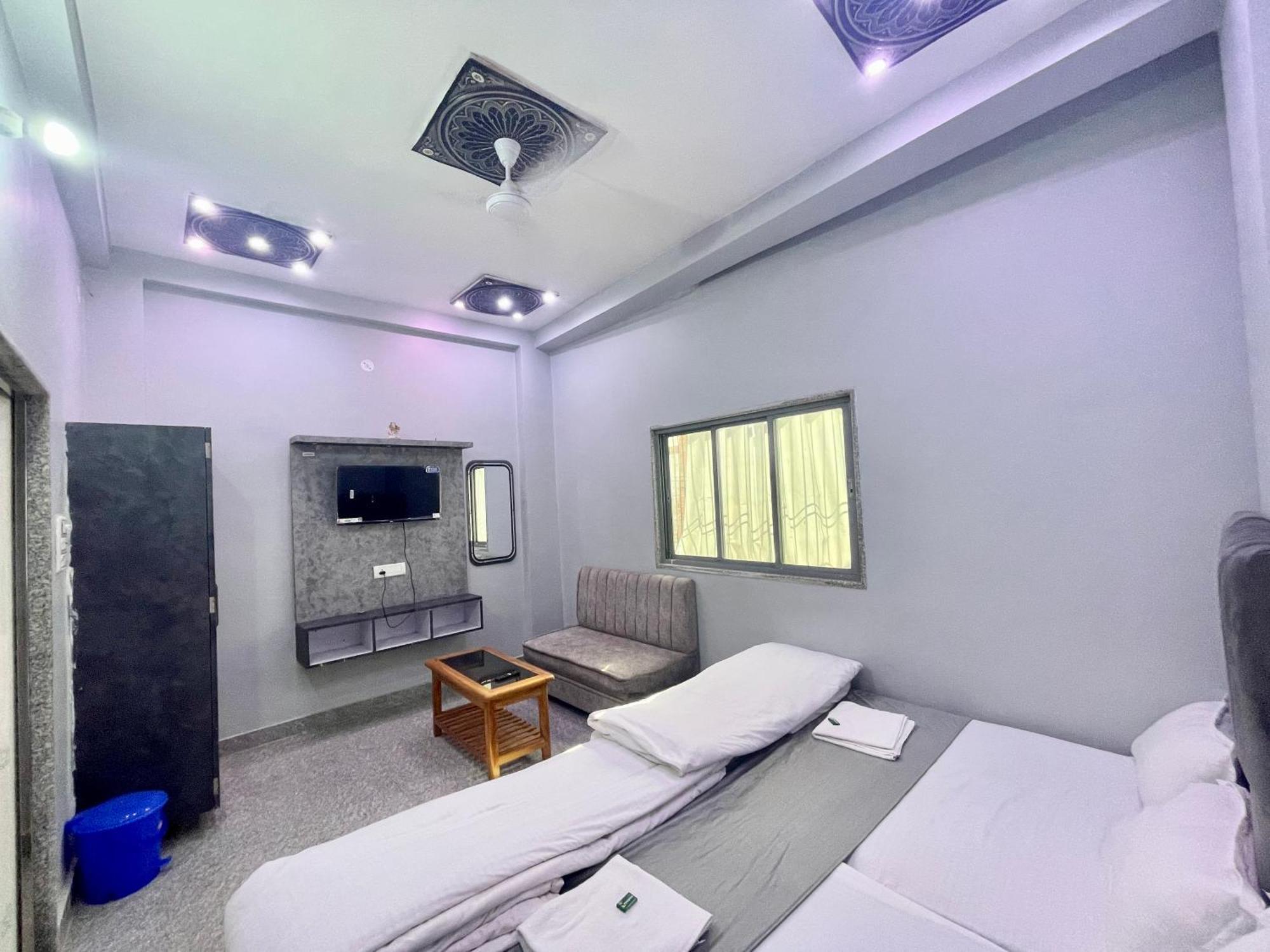Hotel Prakash Guest House ! Varanasi ! Fully-Air-Conditioned Hotel At Prime Location With Off Site Parking Availability, Near Kashi Vishwanath Temple, And Ganga Ghat, Newly Constructed And Luxurious Rooms - 3 — Photos 2